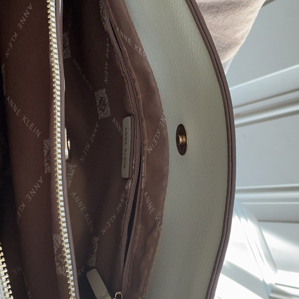Anne Klein Off White and Gold Shoulder Bag with Chain Details Like New! - Picture 10 of 14